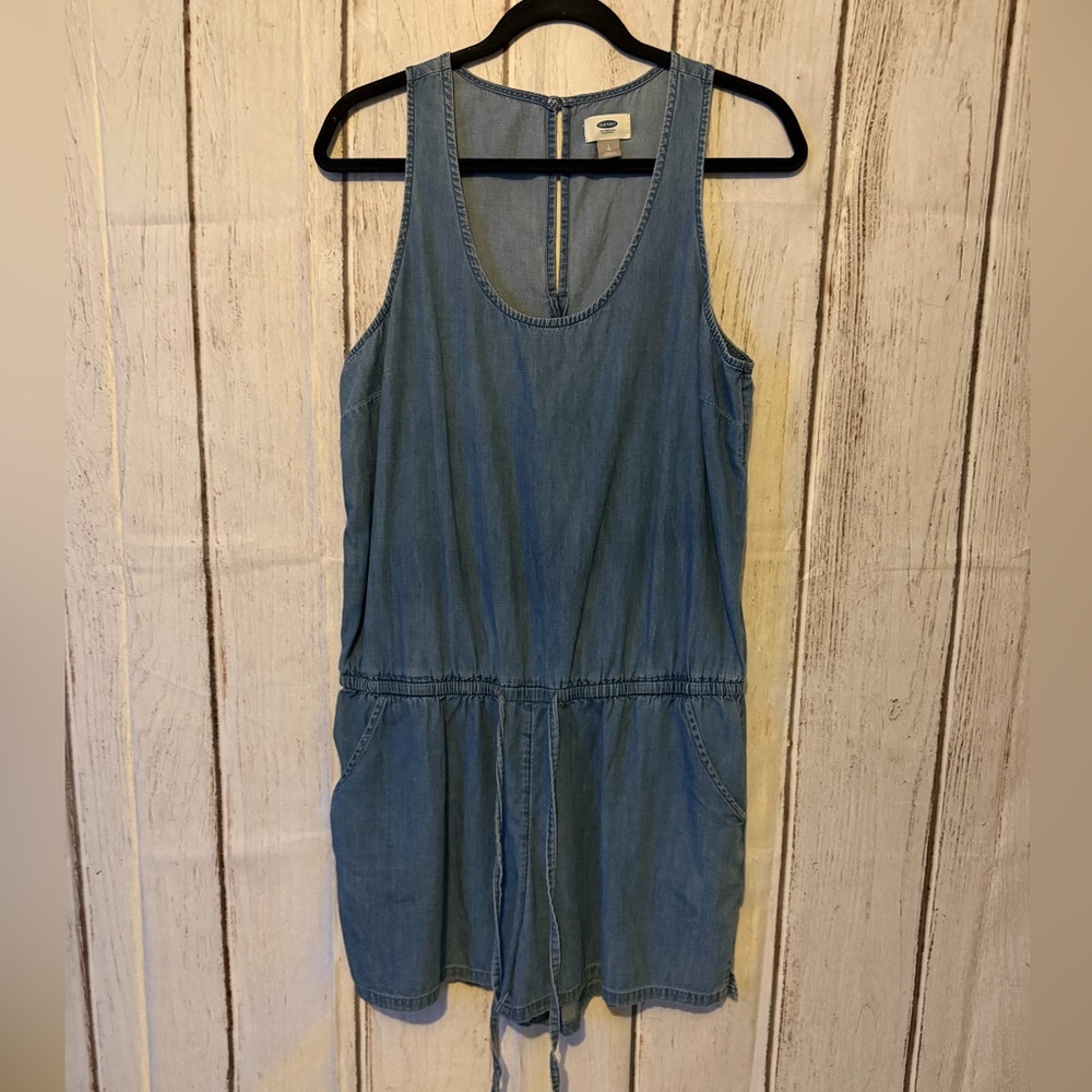 Old Navy Sleeveless Chambray Drawstring Waist Romper Blue
Size Large